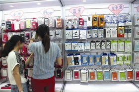 石獅日?qǐng)?bào)數(shù)字報(bào) 充電寶種類多，選購(gòu)要認(rèn)準(zhǔn)3C認(rèn)證標(biāo)志電子產(chǎn)品銷(xiāo)售升溫